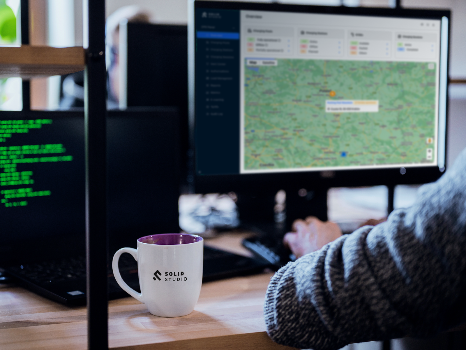 Zespół SolidCharge pracujący nad innowacyjnymi rozwiązaniami